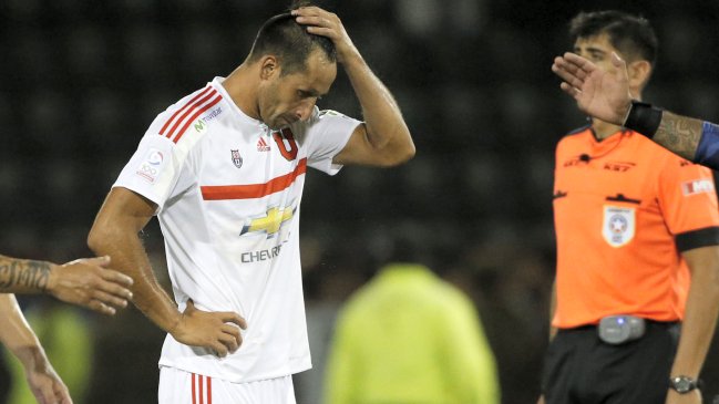 Hinchas de la U desataron sus críticas en contra de Christian Vilches