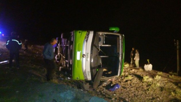 El volcamiento de una máquina de Turbus en Argentina