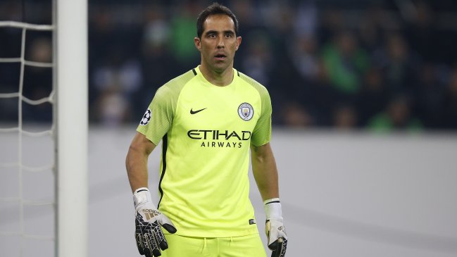 Claudio Bravo tuvo una faena tranquila en igualdad de Manchester City en la Copa FA
