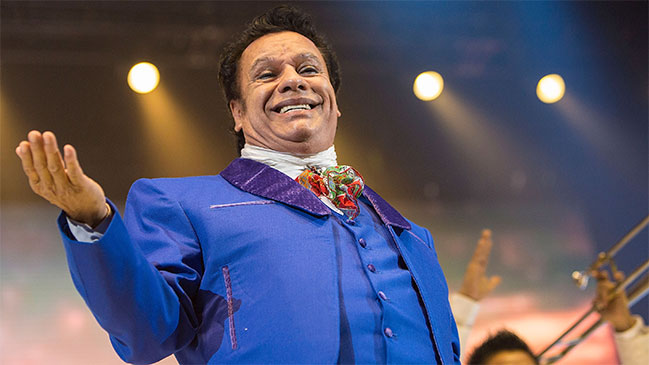 Juan Gabriel deleitó a sus seguidores en emotivo concierto a meses de su muerte