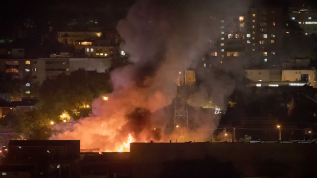 Incendio afectó a pizzería en Providencia