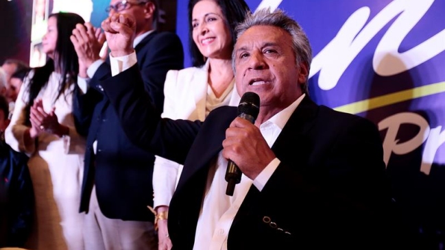 Se mantiene el suspenso en Ecuador: Candidato oficialista gana elecciones con 87% escrutado