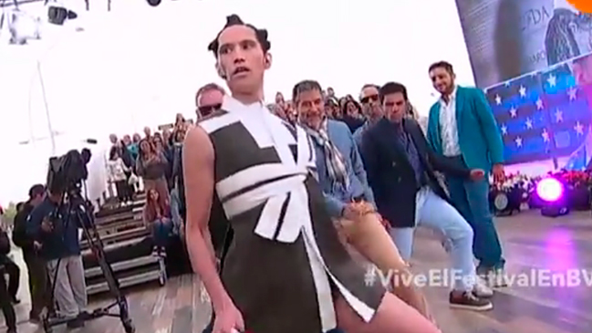 Di Mondo demostró todo su ritmo con extravagante baile