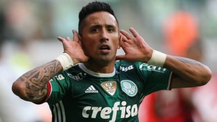  Lucas Barrios está cerca de ser refuerzo de Gremio  