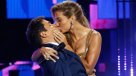 Viña 2017: El detalle en el beso de los animadores que no notaste