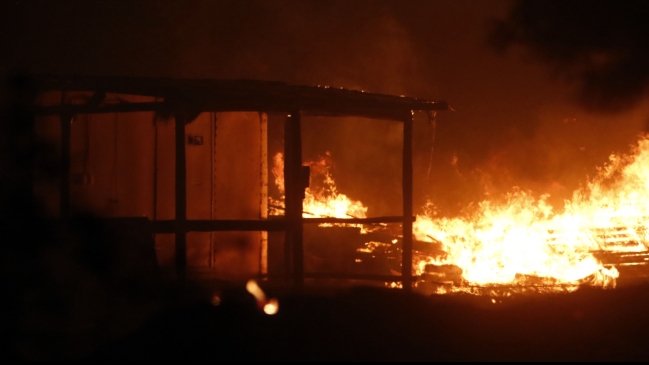 Incendio en Parral: Alcaldesa aclaró cifra de viviendas destruidas tras 