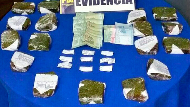 Descubren a sujetos vendiendo queques de marihuana en la entrada de la Quinta Vergara