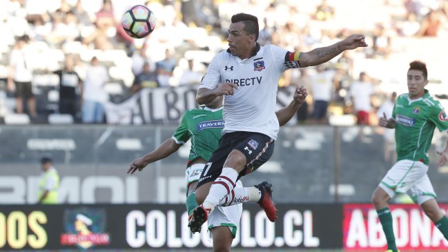 Esteban Paredes no concluyó la práctica de este jueves en Colo Colo