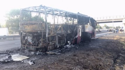   Un bus se quemó en la Ruta 5 Sur: No hubo lesionados 
