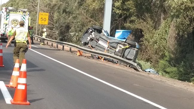 Mujer murió al volcar su vehículo en la Autopista del Sol