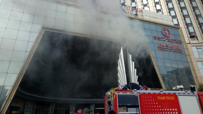 Al menos 10 muertos dejó incendio en hotel de China