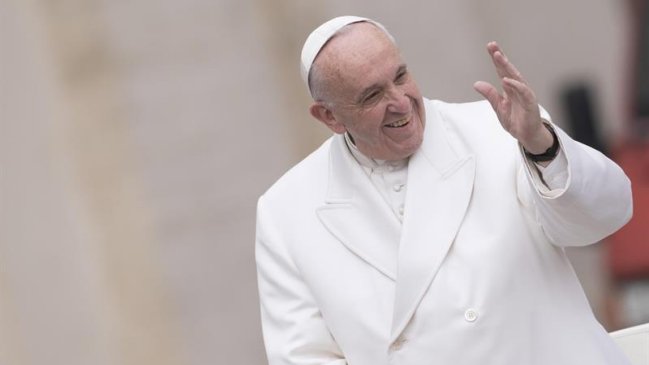 Papa Francisco pidió integrar a jóvenes que conviven sin casarse