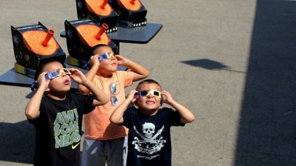Jornada de observación durante eclipse en Santiago