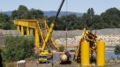 Fue retirado primer carro de tren de carga que cayó al río Toltén