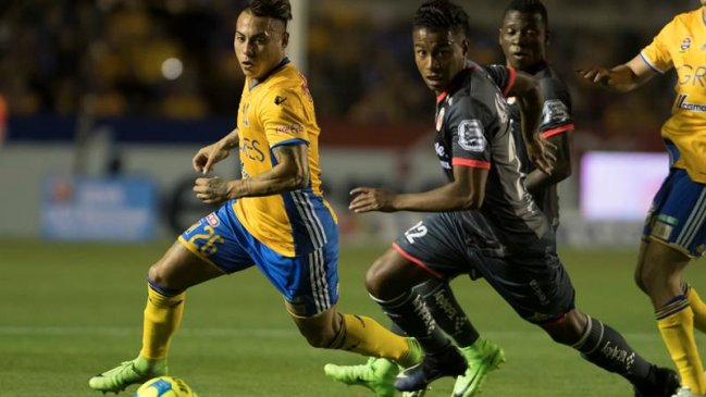 Eduardo Vargas tuvo acción en el empate de Tigres con Morelia