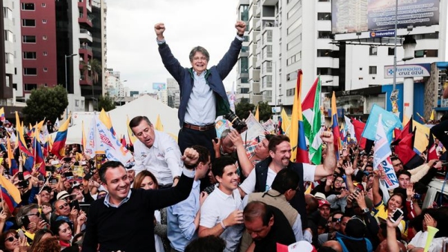 Segunda vuelta en Ecuador: Lasso aventaja por cuatro puntos a Moreno en sondeos