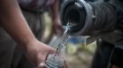 Habitantes de Santiago concurren a camiones aljibe por masivo corte de agua
