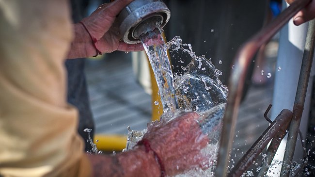 Gobierno: Pese al corte de agua, igual hay que ir al trabajo