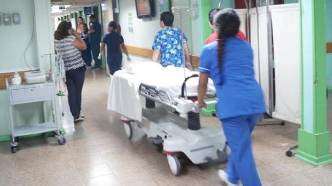 Joven no sabía que estaba embarazada y tuvo a su hija en baño de hospital