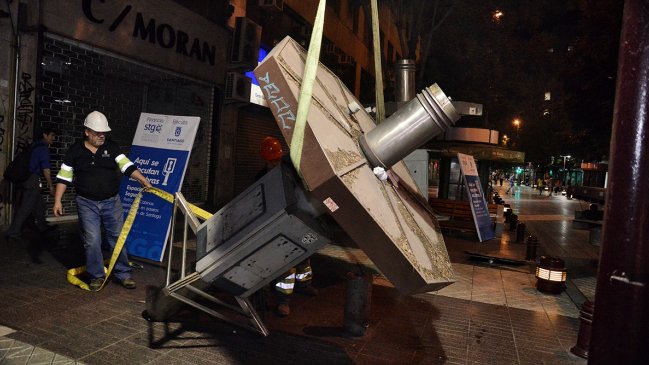 Fin de una era: Santiago retiró casetas telefónicas en desuso