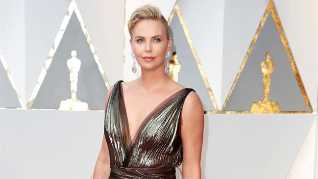 La insólita censura de la TV iraní a Charlize Theron en los Oscar