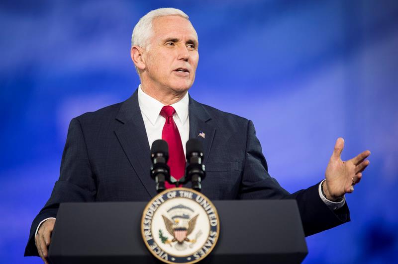 Vicepresidente de EEUU insistió en que México pagará el muro de Trump