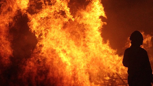 Mujer fue lanzada a una hoguera en ritual religioso