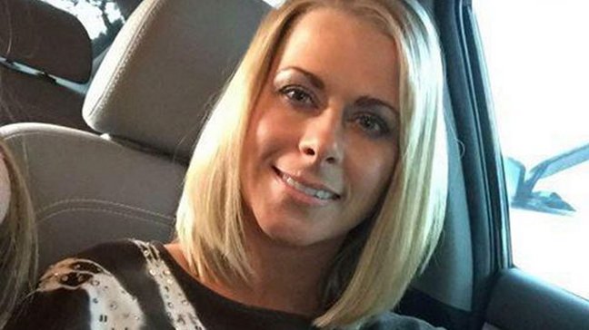 Fotógrafa fue detenida por violar a tres menores de edad en California