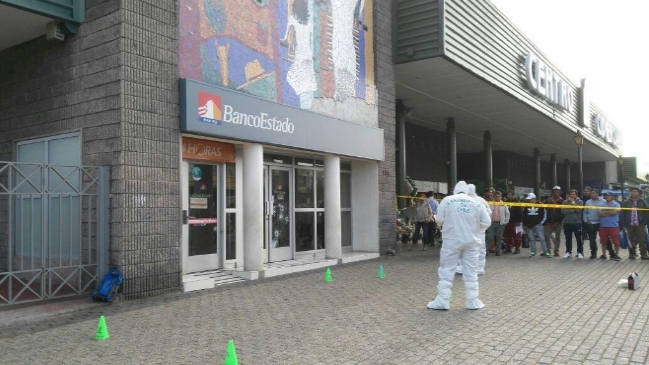 Balacera tras asalto a banco dejó a guardia herido en Rancagua