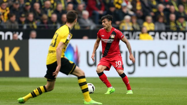 Bayer Leverkusen de Charles Aránguiz fue goleado por Borussia Dortmund en Alemania