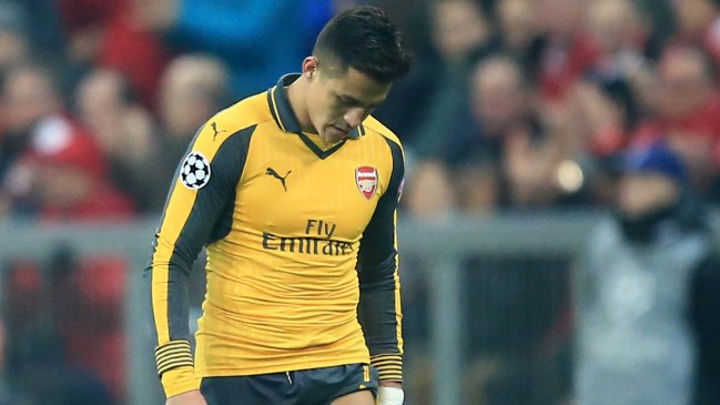 Hinchas reaccionaron con disgusto por la suplencia de Alexis Sánchez ante Liverpool