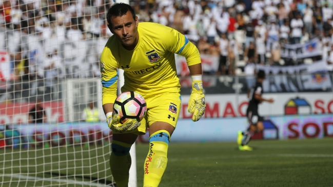 Justo Villar salió lesionado en el clásico entre Colo Colo y Universidad Católica