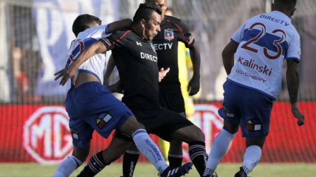 Colo Colo y Universidad Católica disputan el clásico 172 en el Monumental