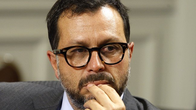 Rodrigo Hinzpeter: Teillier defiende a los dos regímenes más autoritarios del mundo