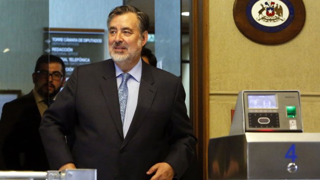 Guillier aclaró postura sobre veto a Aylwin en Cuba: Apoyé la posición del Gobierno chileno