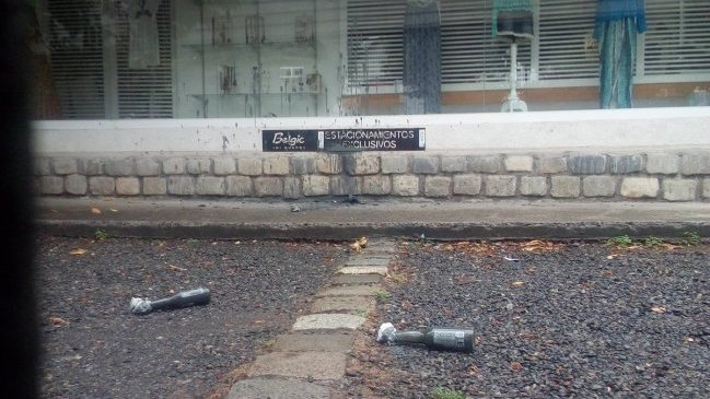 Desconocidos atacaron tienda de Jacqueline van Rysselberghe en Concepción