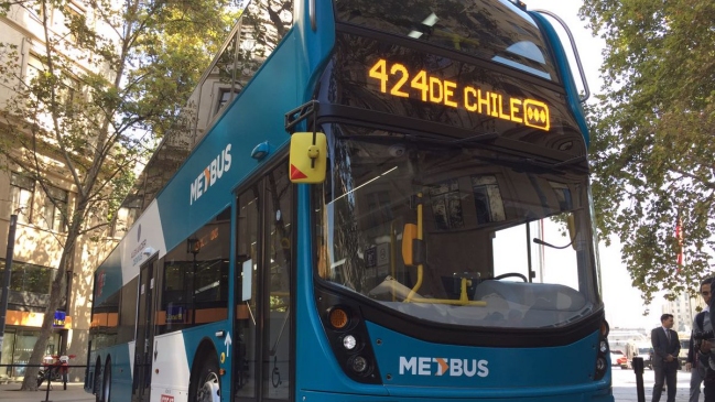 Partió operación del bus de dos pisos en el Transantiago