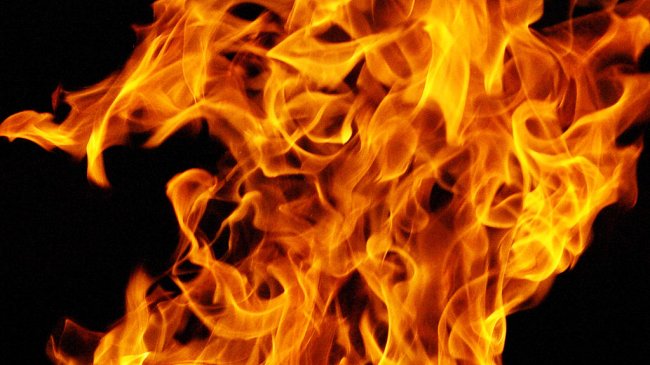 Parece chiste: Abogado defendía a un pirómano y se le quemaron los pantalones