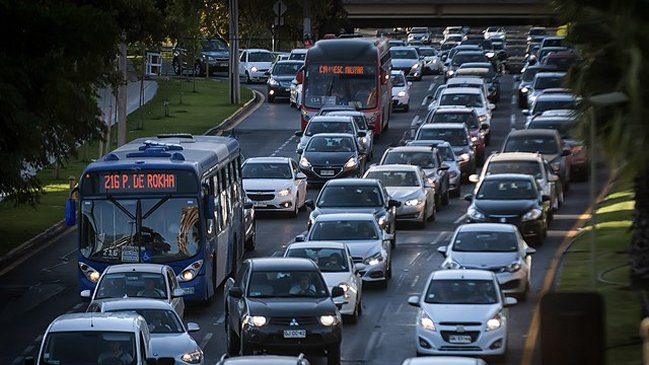 Automovilistas santiaguinos perdieron más de una semana en tacos durante 2016