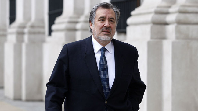 Guillier defendió postura y replicó a Goic: 