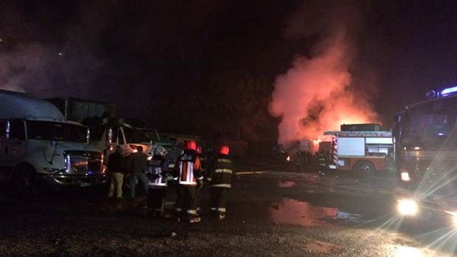 Nuevo ataque incendiario: Al menos 15 camiones quemados en La Araucanía