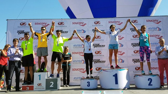 Clara Morales y Patricio Uribe brillaron en la Corrida Santiago 21K