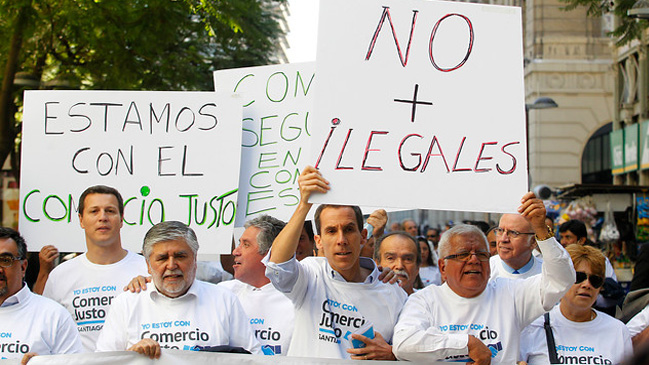 Las multas que arriesgan quienes compren en el comercio ilegal de Santiago