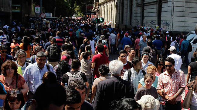 Lo que más provoca rabia en los chilenos, según la Encuesta Cooperativa