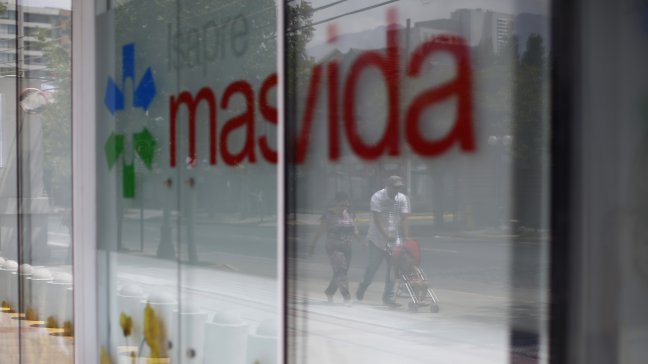 Ex presidente de Masvida renunció a Colegio Médico: 