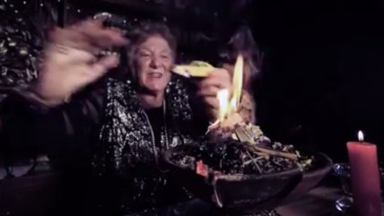   La tía Yoli es el nuevo rostro esotérico de empresa de taxis 