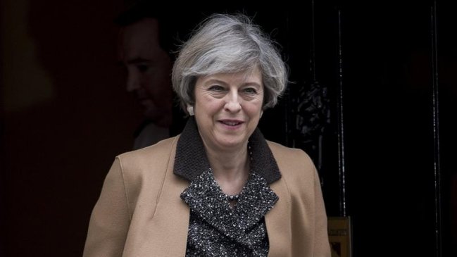 May dice que Isabel II sancionará el Brexit 