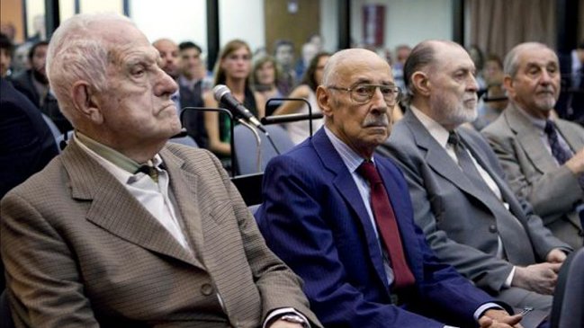 Ex dictador argentino Bignone suma condena perpetua por delitos lesa humanidad
