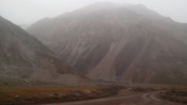 Fuertes lluvias obligaron a cerrar camino a Cajón del Maipo
