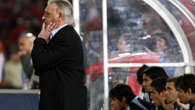 Alfio Basile fue internado en centro médico por un accidente vascular